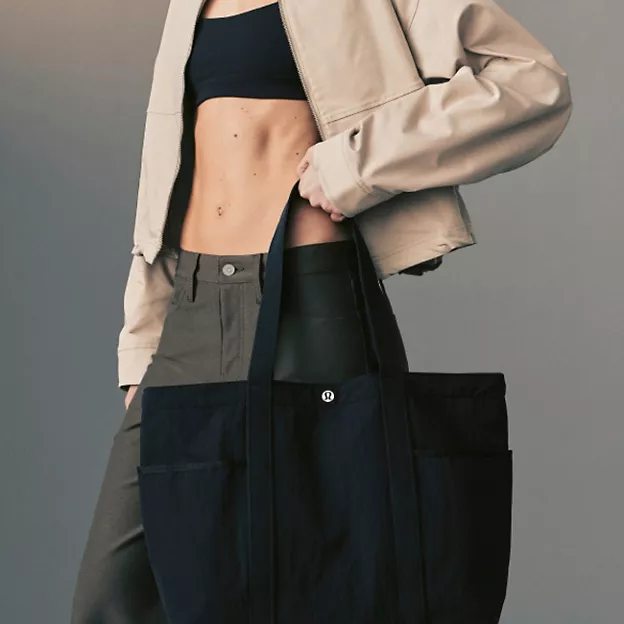 NA_Q1_APR26_BAGS_Ecomm_EPS_CarouselCard_D_Tote